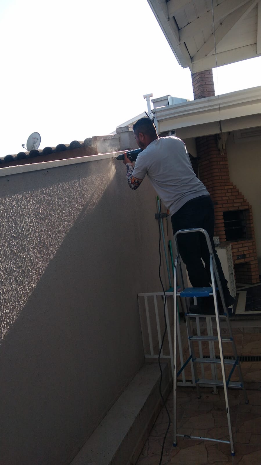 Instalação em Muro Externo